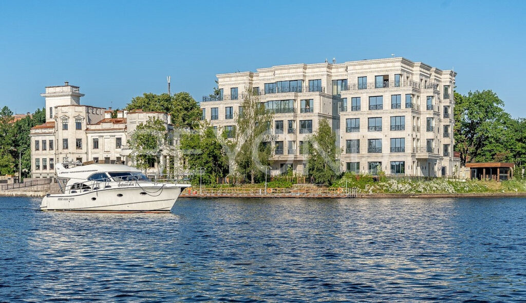 Вид на Дом с воды