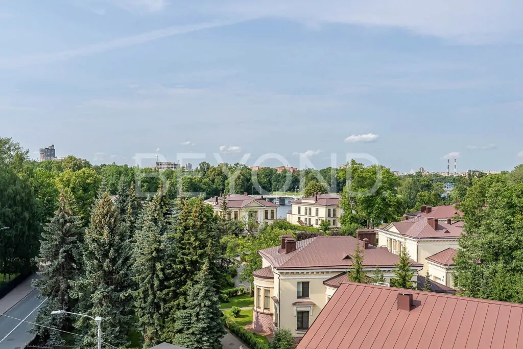 Вид из окна в сторону Елагина острова