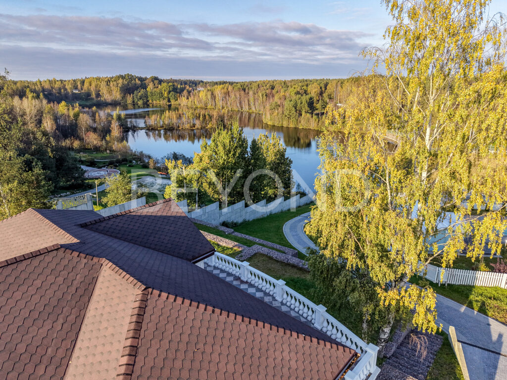 Первая линия у озера