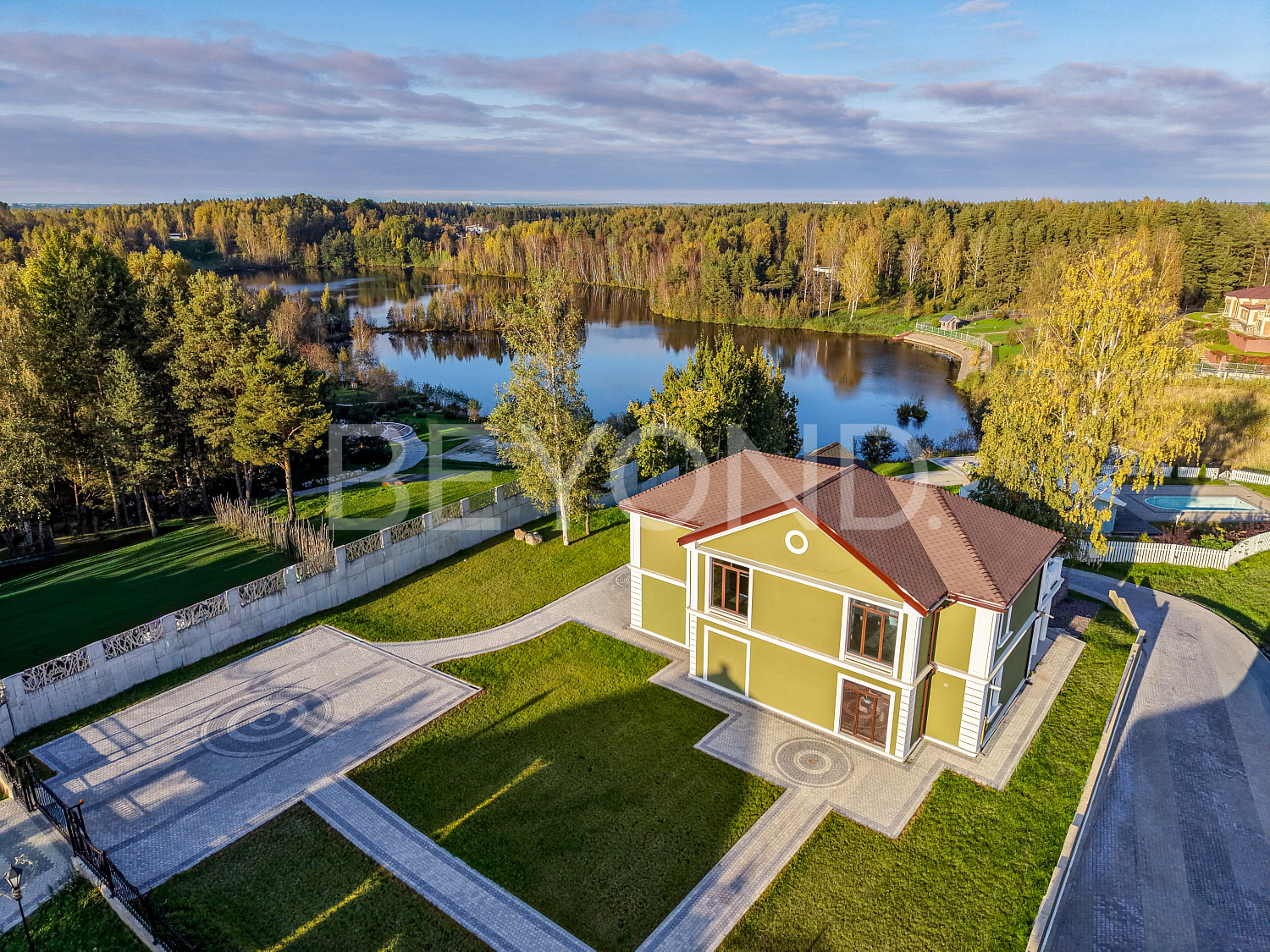 «петровское барокко» - дом на берегу озера фото 5