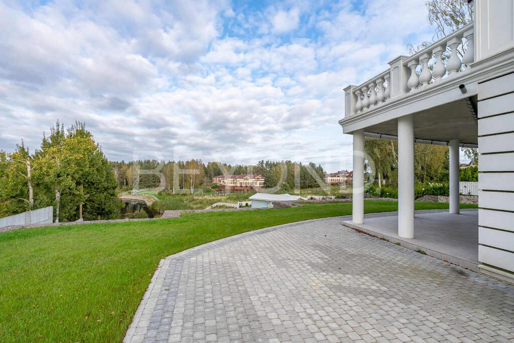 Выход к озеру