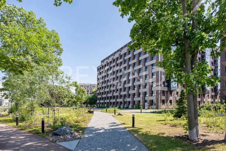 neva haus - квартира с большой террасой и высокими потолками фото 4