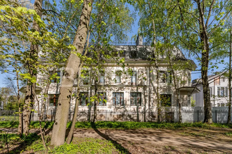 наб. малой невки, 37 - особняк на каменном острове в парковой зоне фото 2