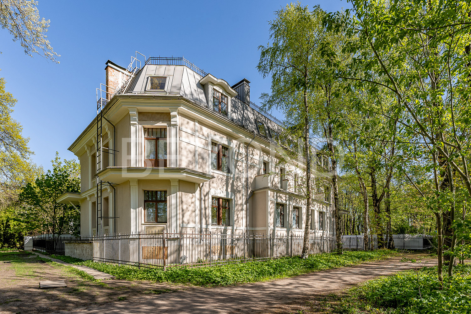 Наб. Малой Невки, 37 - особняк в сердце Каменного острова pic-1