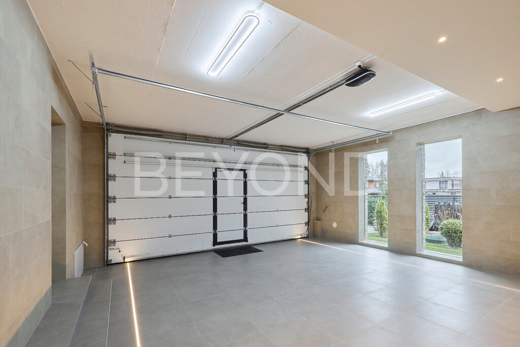  Гараж на два автомобиля