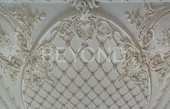 Трельяжная решетка с композицией из рокайлей