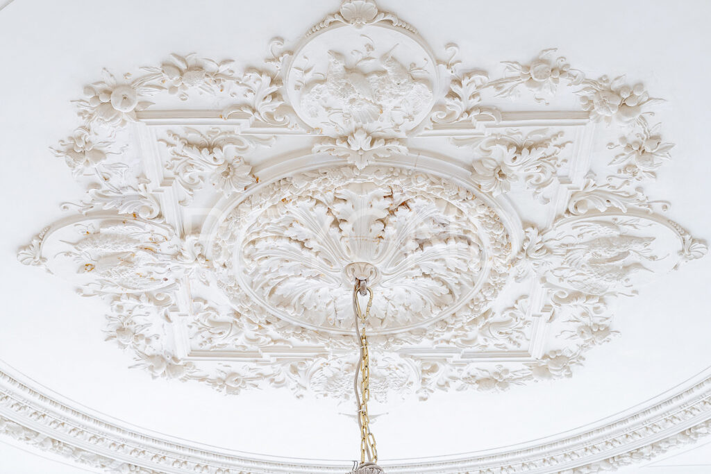 Лепной декор плафона