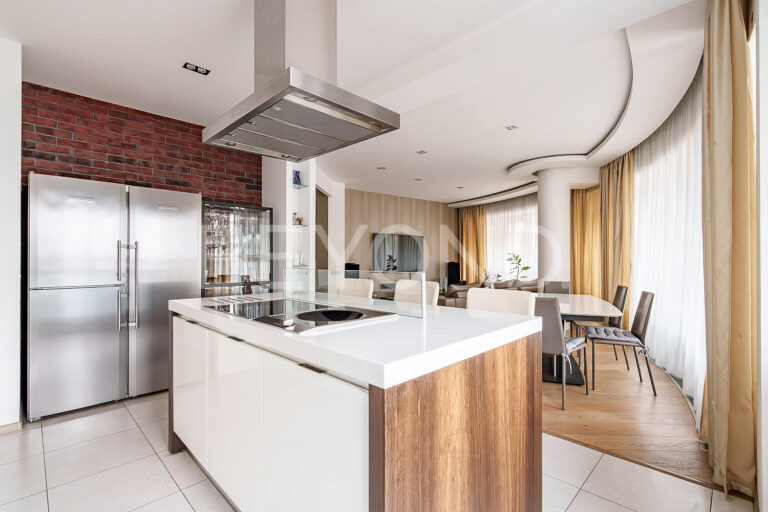 lumiere - просторная семейная квартира в главной гастрономической локации петроградки фото 2