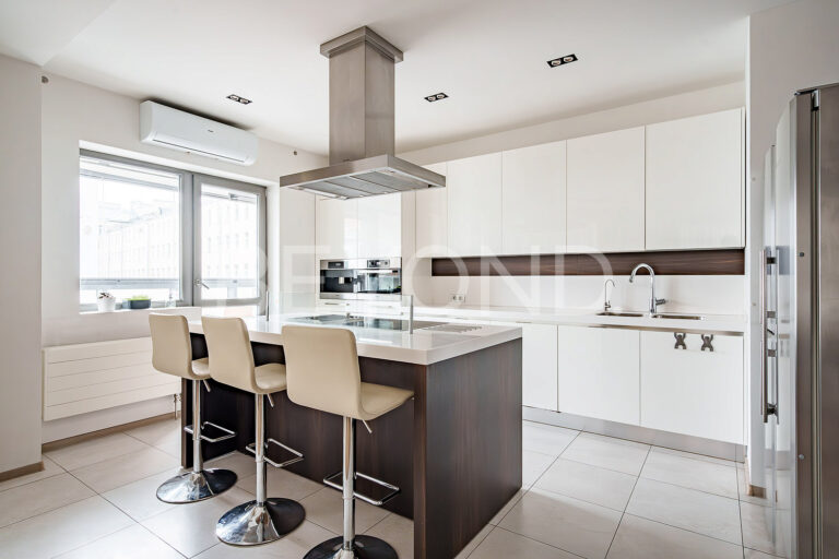 lumiere - просторная семейная квартира в главной гастрономической локации петроградки фото 1