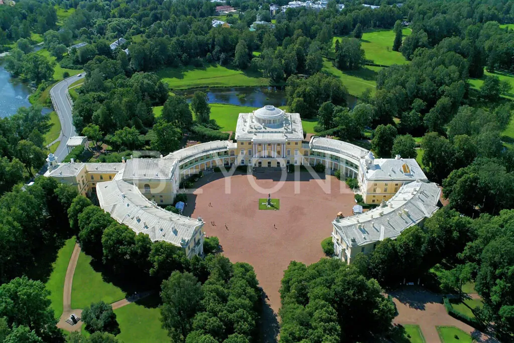 Участок рядом с Павловским дворцом