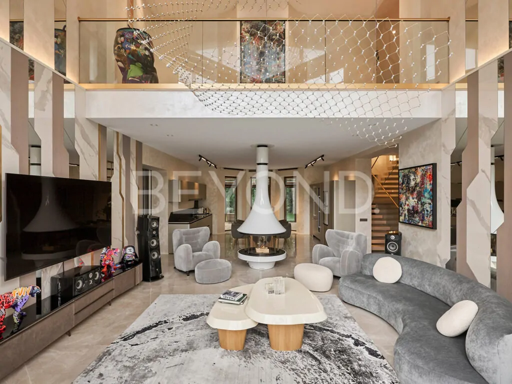 Просторная гостиная