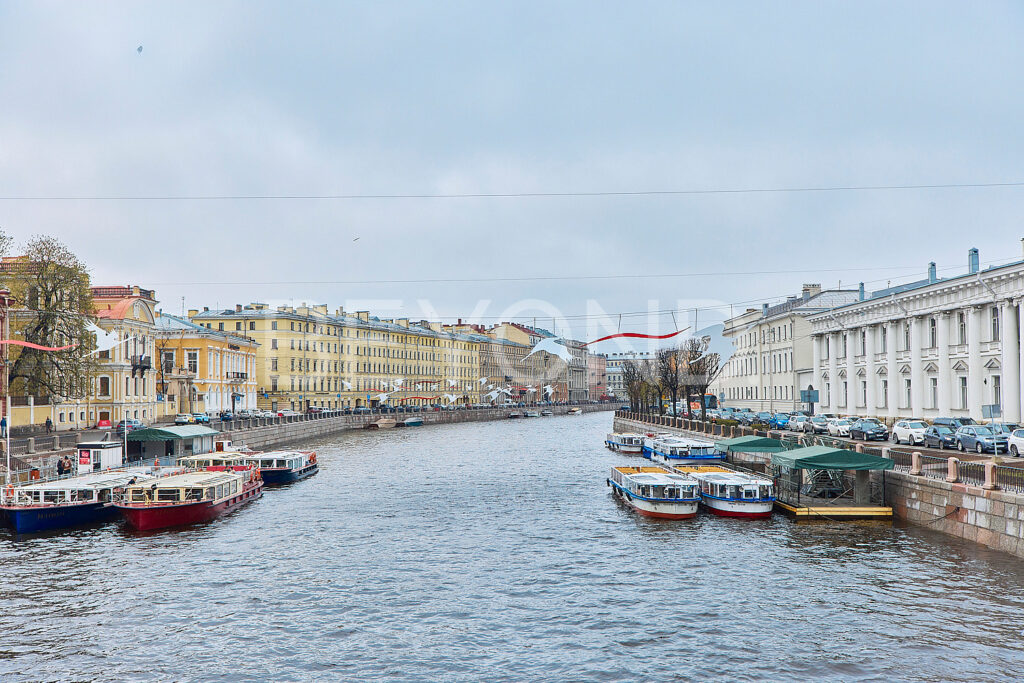 Все символы Санкт-Петербурга рядом