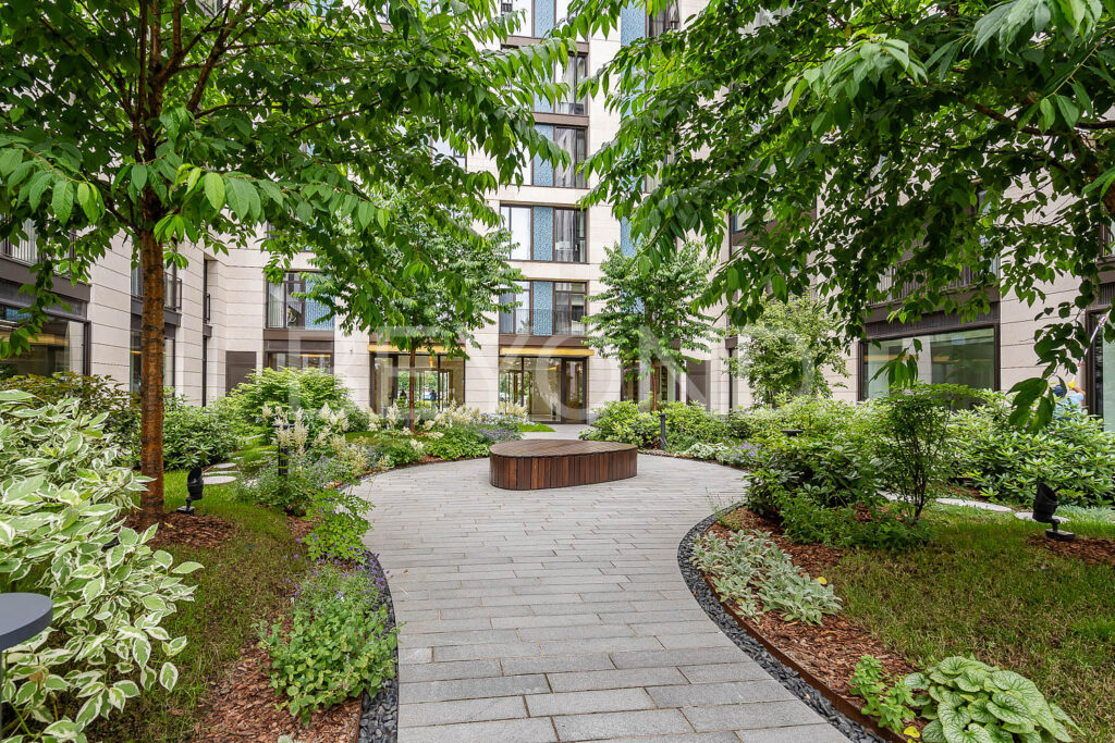 Придомовая территория One Trinity Place