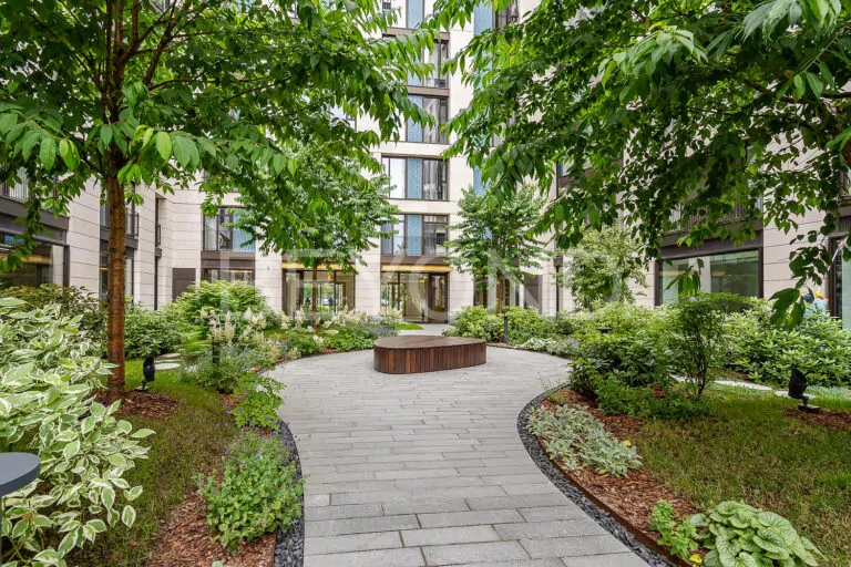 one trinity place – современность комфорта с видом на воду фото 3