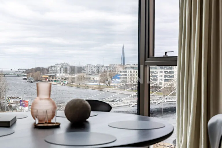 one trinity place – современность комфорта с видом на воду фото 1