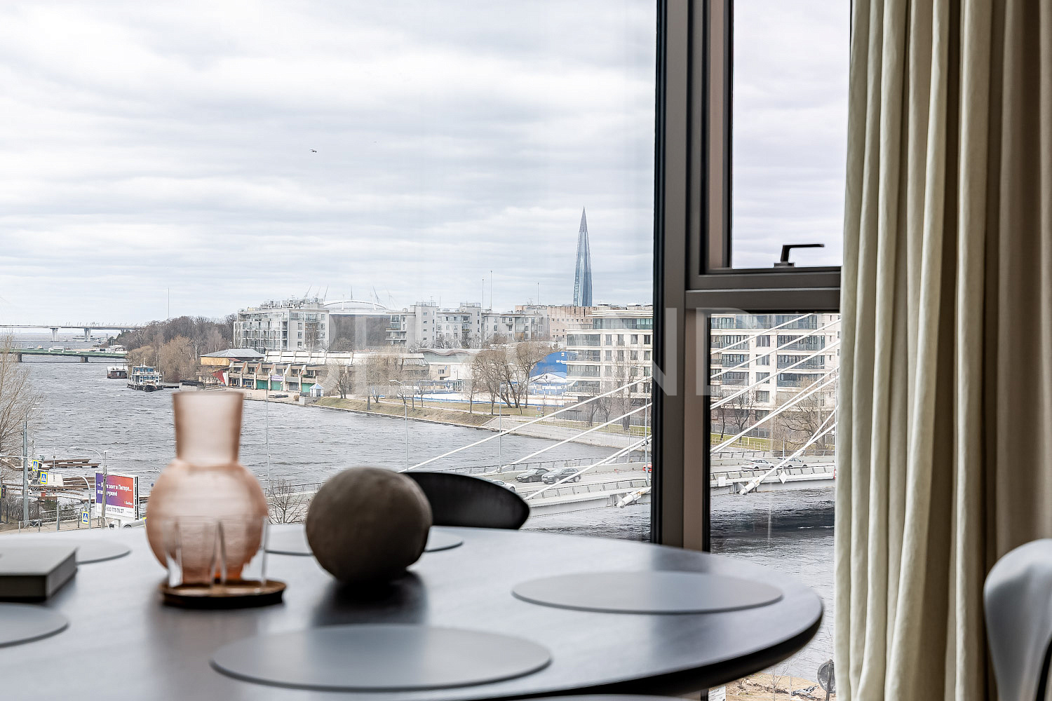 One Trinity Place – современность комфорта с видом на воду pic-1