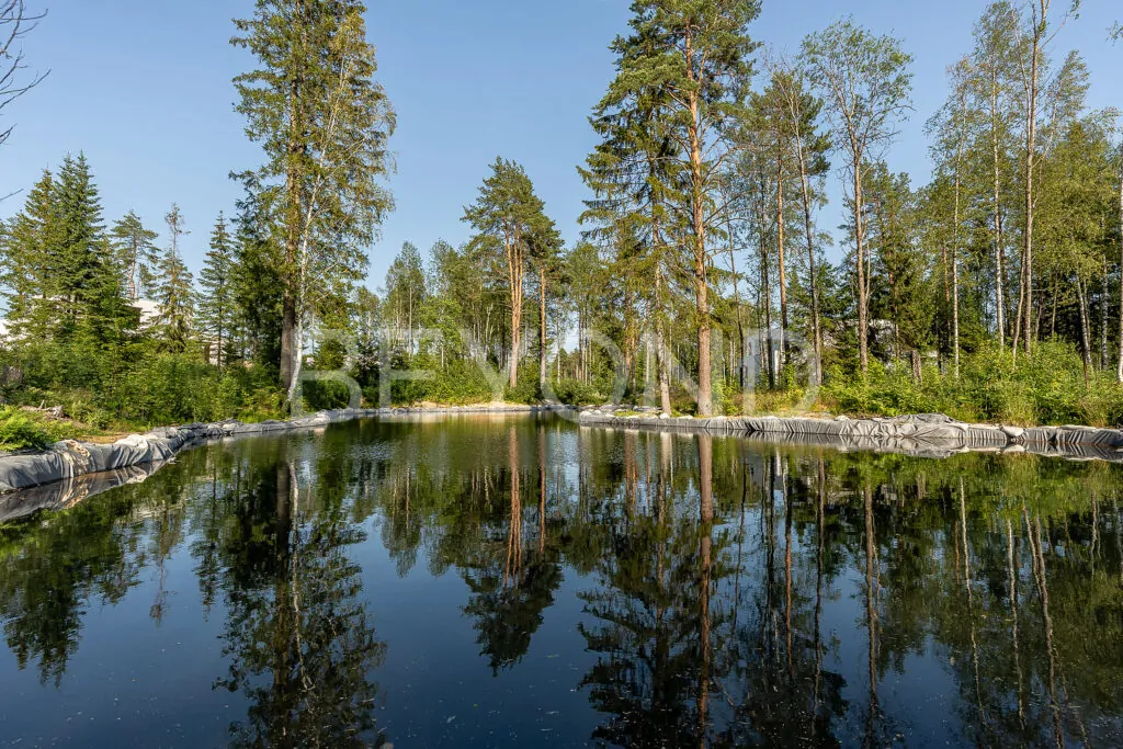 Собственный выход к озеру с речной водой