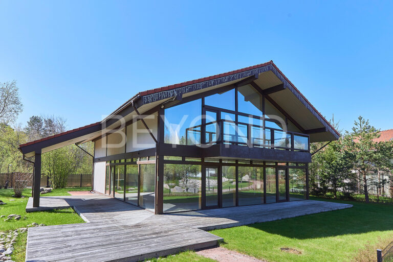 «резиденция солнечное» - дом в закрытом поселке с собственным прудом фото 1