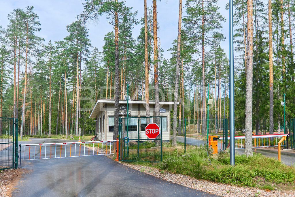 КПП на въезде в поселок