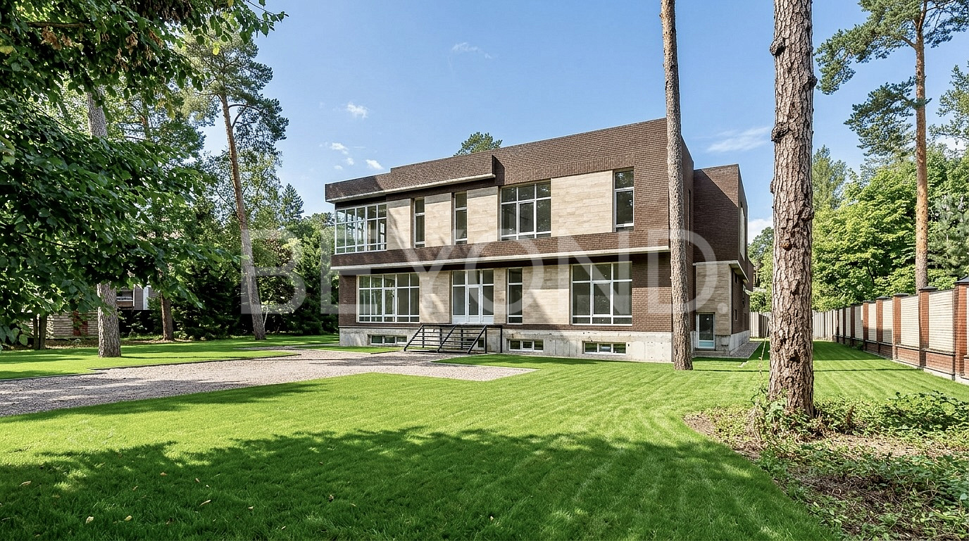 просторный дом с бассейном напротив нижнего парка фото 3