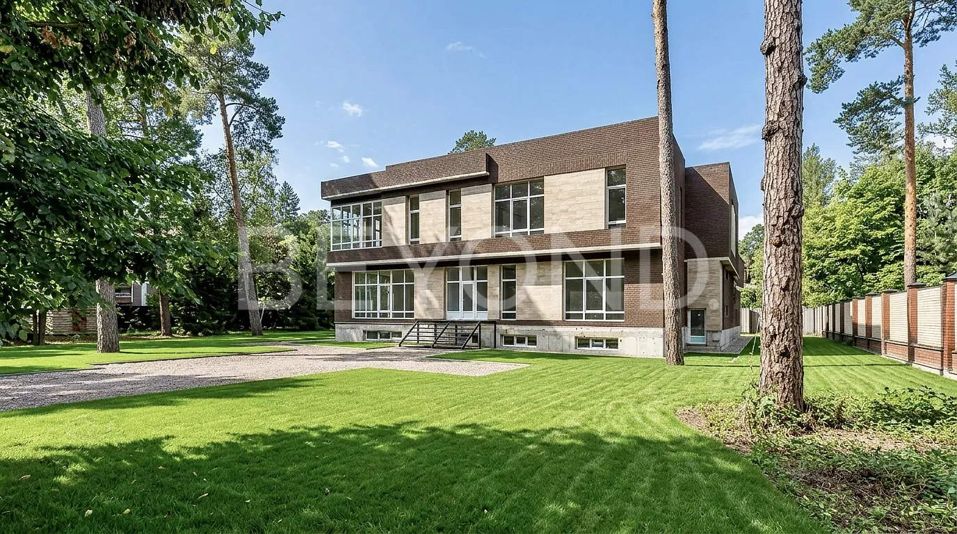 просторный дом с бассейном напротив нижнего парка фото 3