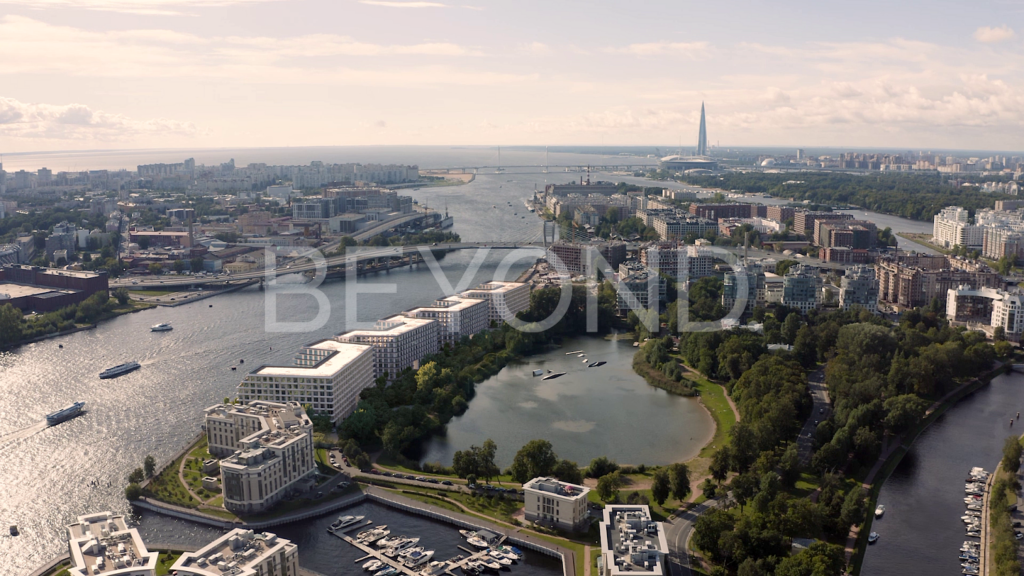 Комплекс в окружении воды