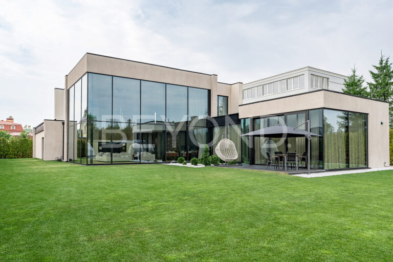 «северный версаль» - дом на озере с видом на парк и «лахта центр» фото 1