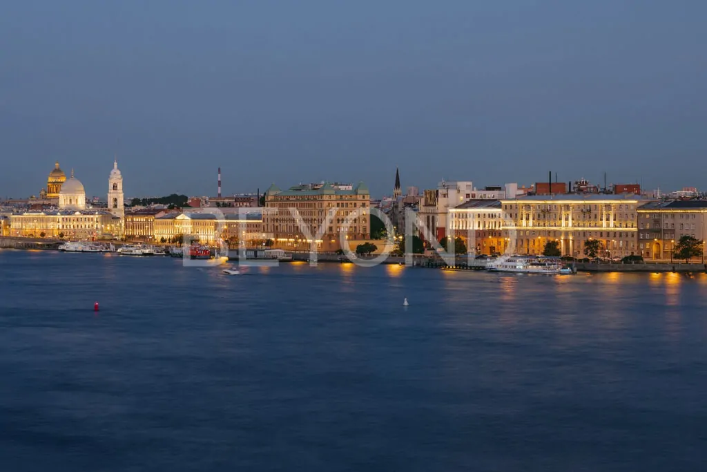 Вид на Малую Неву вечером