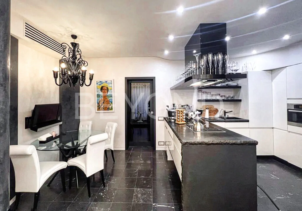 Кухня и обеденная зона