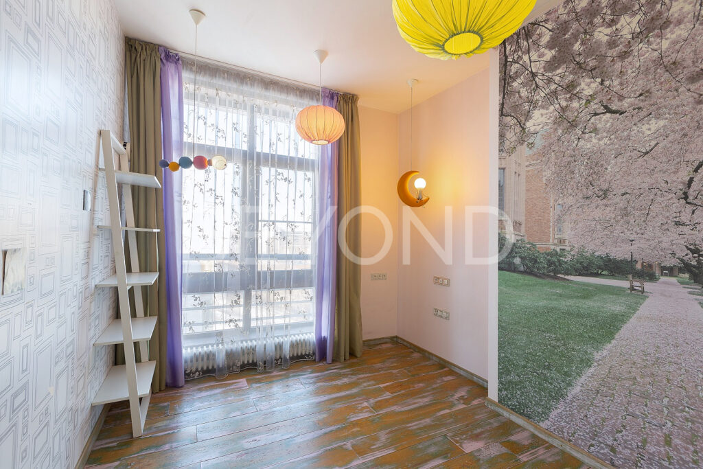 Светлая детская комната