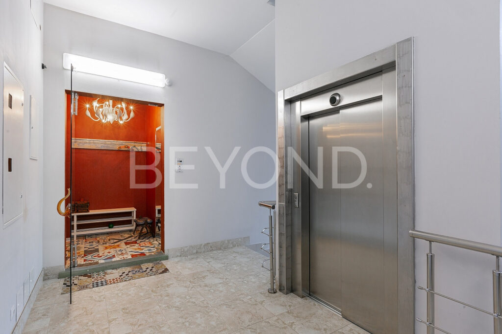 Входная группа на этаже