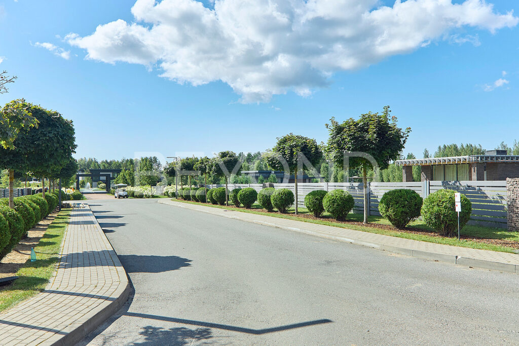 Широкая проезжая часть