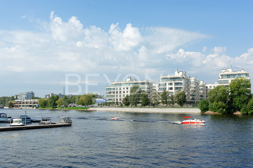 Вид на комплекс