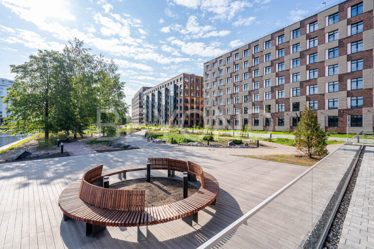 neva haus — квартира со светлой и просторной кухней-гостиной, создающей атмосферу современного уюта фото 2