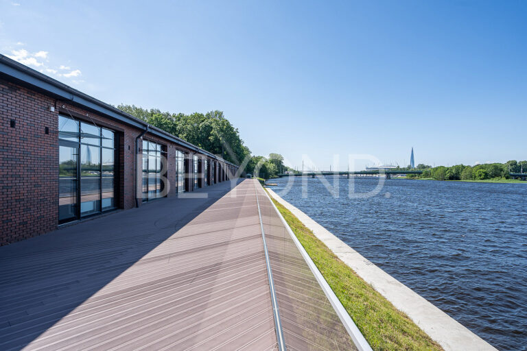 neva haus — квартира со светлой и просторной кухней-гостиной, создающей атмосферу современного уюта фото 5