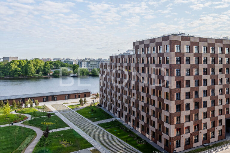 neva haus — квартира со светлой и просторной кухней-гостиной, создающей атмосферу современного уюта фото 1