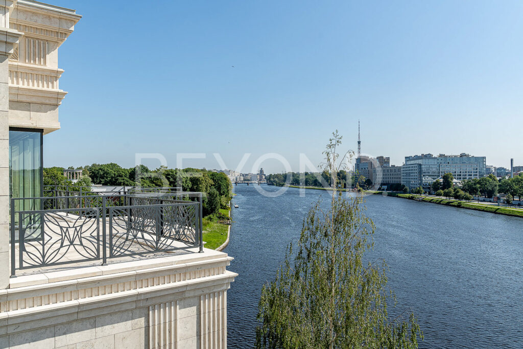 Пентхаус с видом на Малую Невку